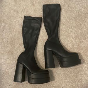 Women’s 7.5 Steve Madden Cypress Black Platform boots